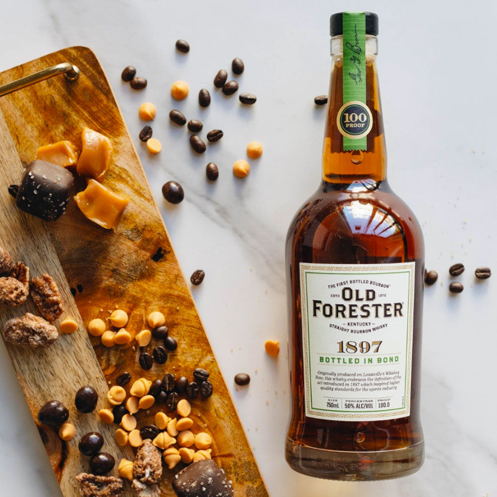 Old Forester 1897 embotellado en botella Bond de 750 ml